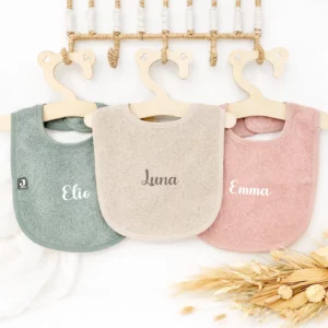 Bavoir personnalisé en éponge avec prénom – cadeau naissance bébé – Atelier Chartres